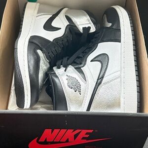 Nike Men's Black and White Sneakers